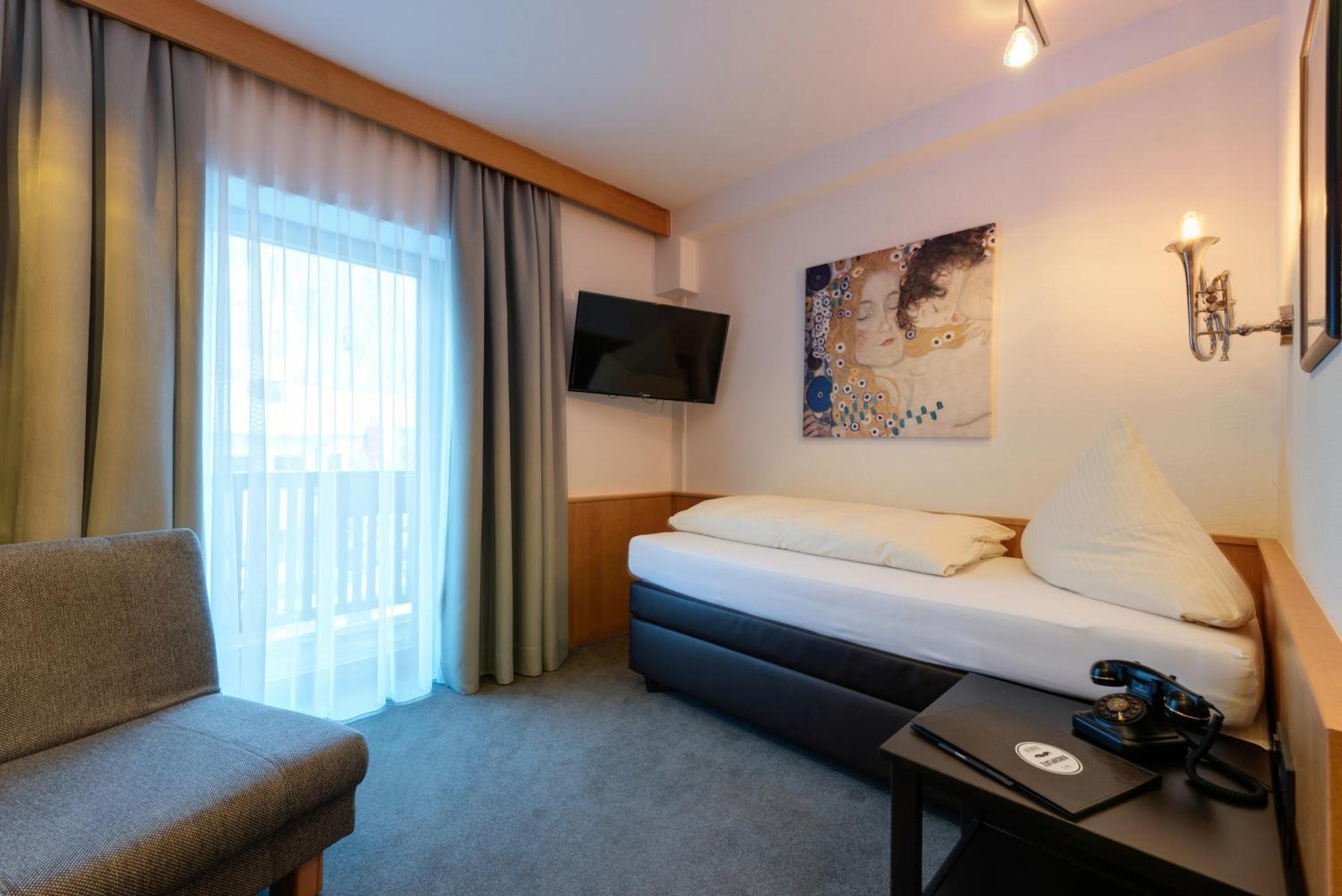 Hotel Pension Kirchplatz Sankt Anton am Arlberg Ngoại thất bức ảnh