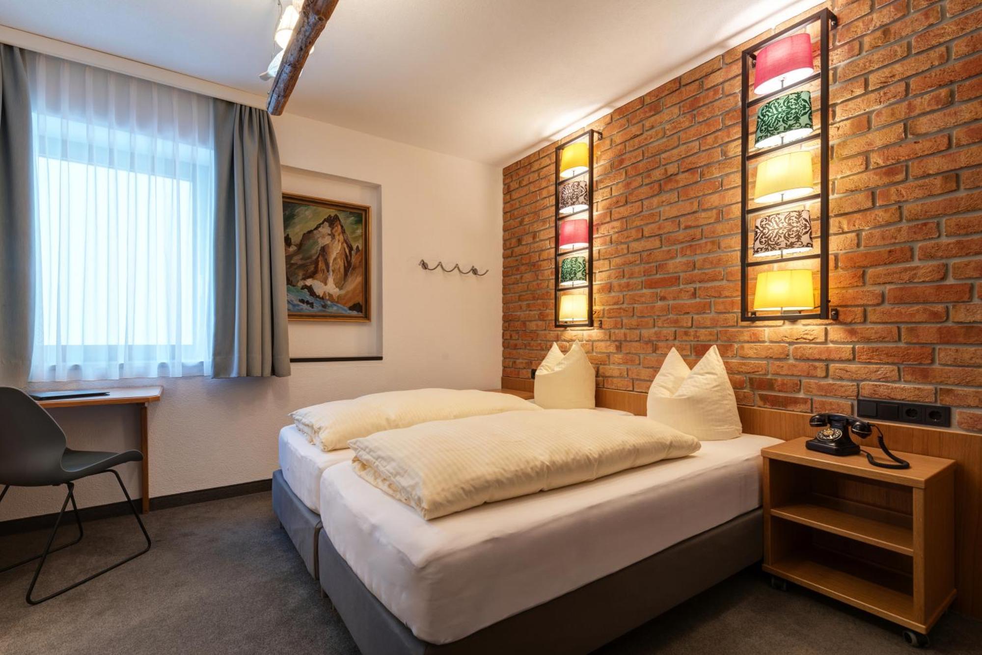 Hotel Pension Kirchplatz Sankt Anton am Arlberg Phòng bức ảnh