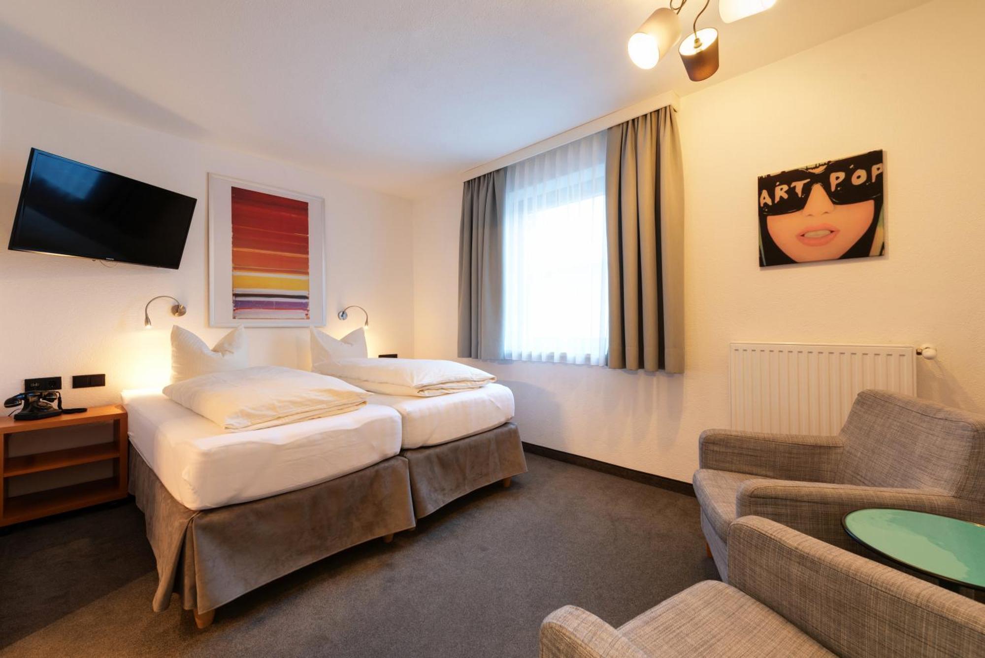Hotel Pension Kirchplatz Sankt Anton am Arlberg Phòng bức ảnh