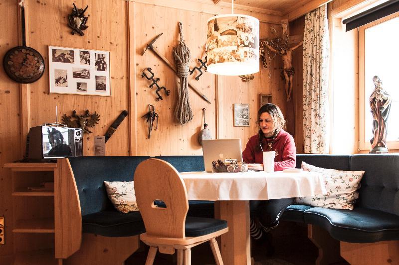 Hotel Pension Kirchplatz Sankt Anton am Arlberg Ngoại thất bức ảnh